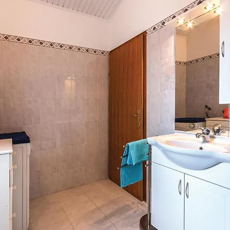 Holiday home In With Kitchen *