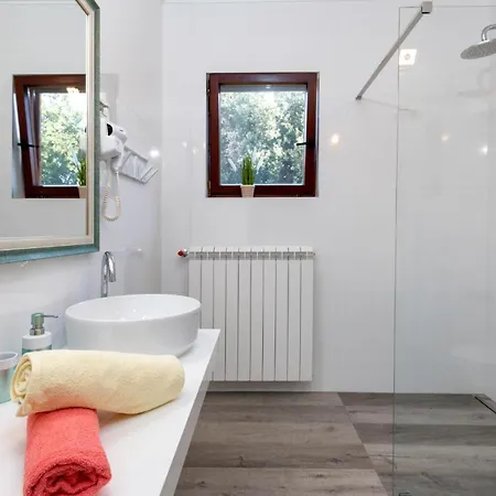 In With Kitchen Pula