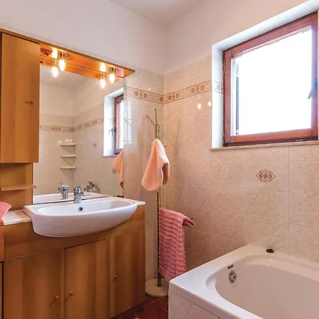 Holiday home In With Kitchen *