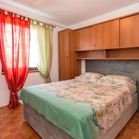 In With Kitchen Pula
