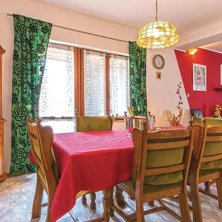 In With Kitchen Pula